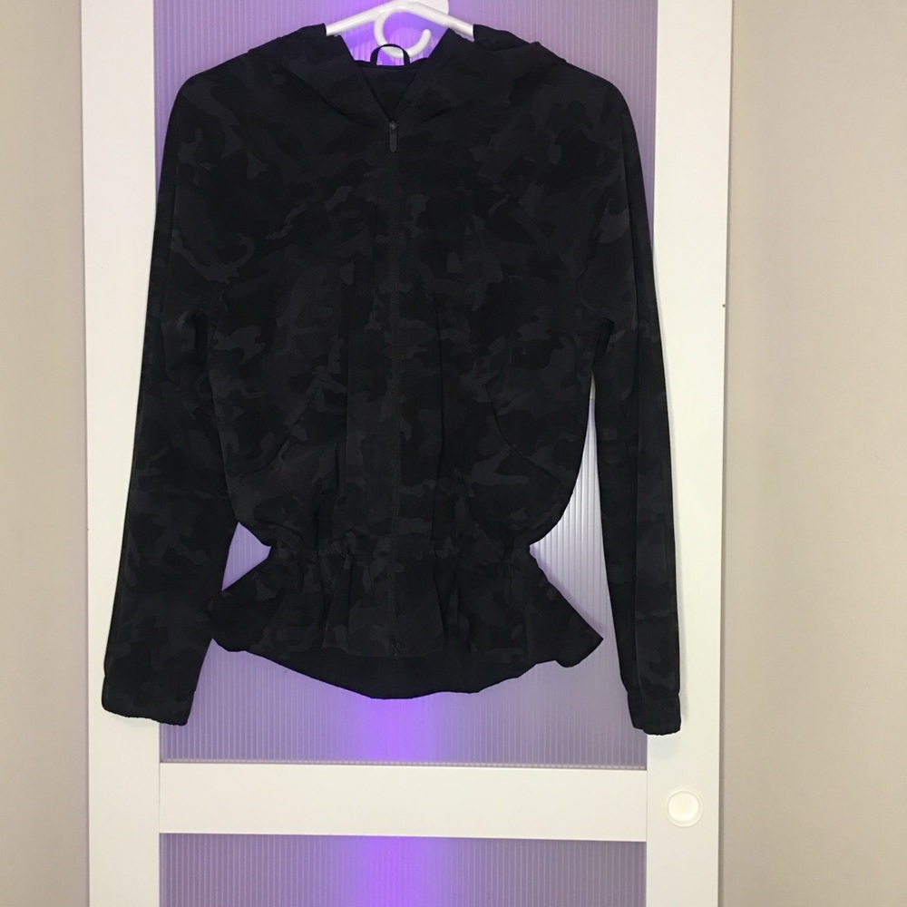 Lululemon Black Camouflage Women's rain jacket